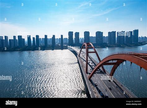 长沙橘子洲怎麼樣，橘子洲頭那座橫跨湘江的長橋，是否僅僅只是賞景的勝地呢？